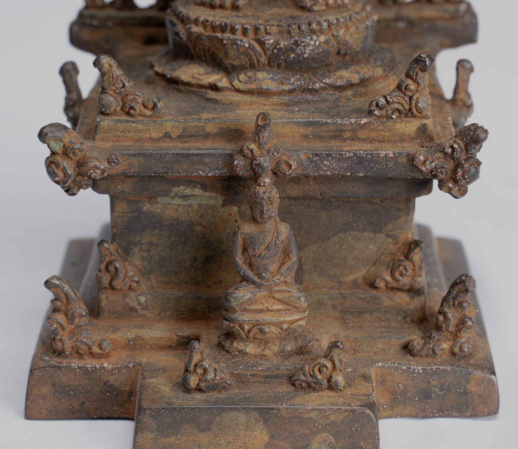 Statua Lokeshvara - Antique in stile indonesiano Bronzo giavanese in piedi statua Lokeshvara a 4 bracci - 26 cm/10 "