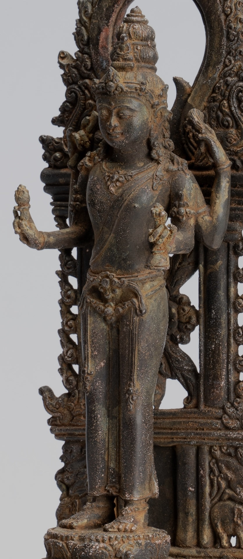 Statua Lokeshvara - Antique in stile indonesiano Bronzo giavanese in piedi statua Lokeshvara a 4 bracci - 26 cm/10 "