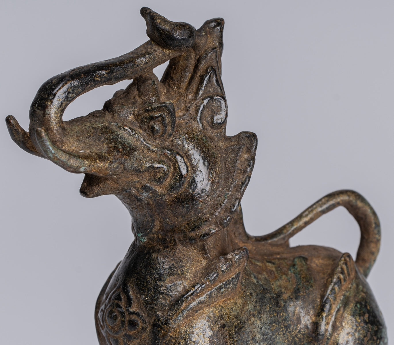 Lion du temple gardien Chinthe debout en bronze de style birman antique - 11,5 cm/5"