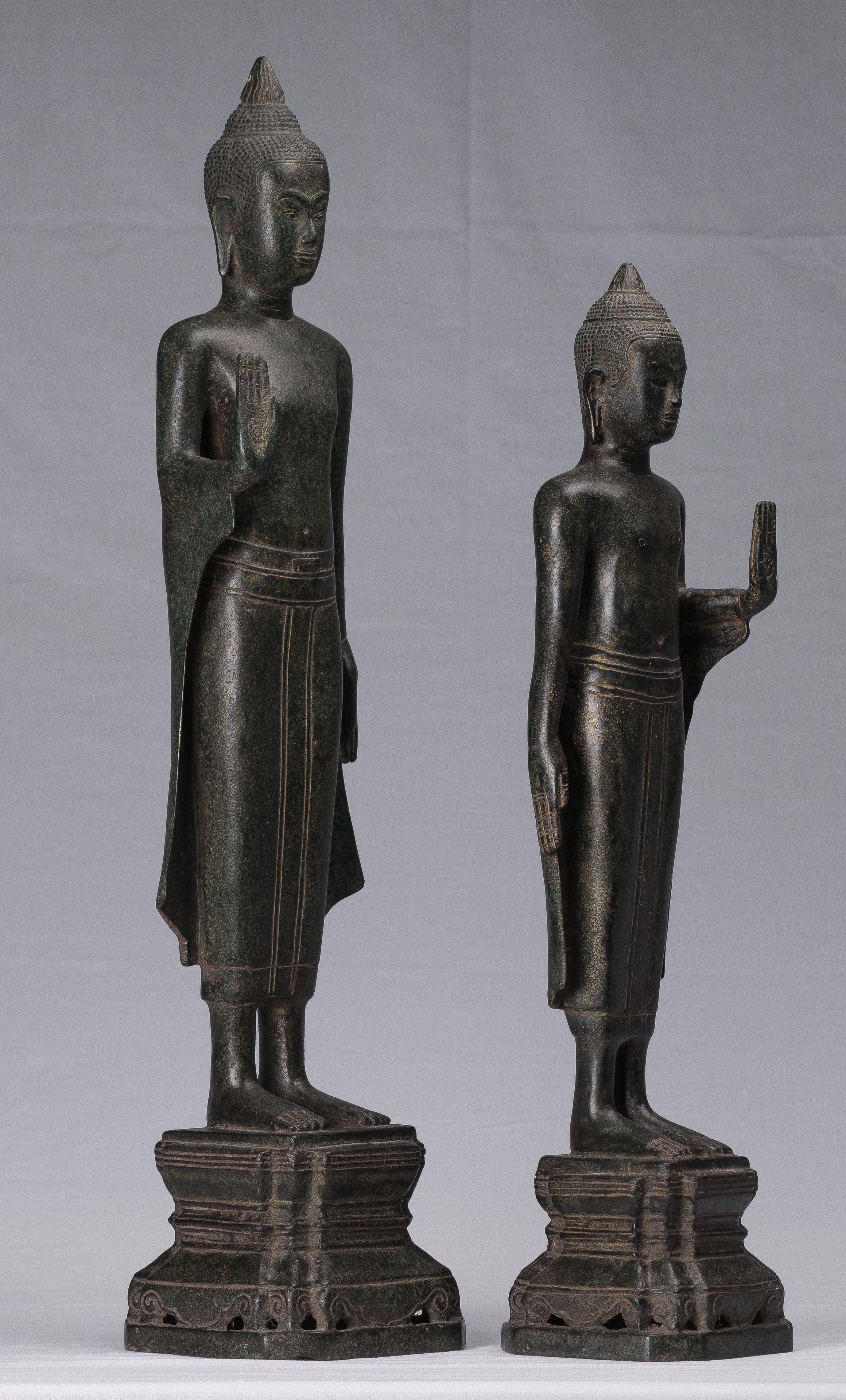 Statues de Bouddha - Bronze de style khmer antique debout Abhaya Protection Statues Bouddha (paire) - 62 cm / 25 "