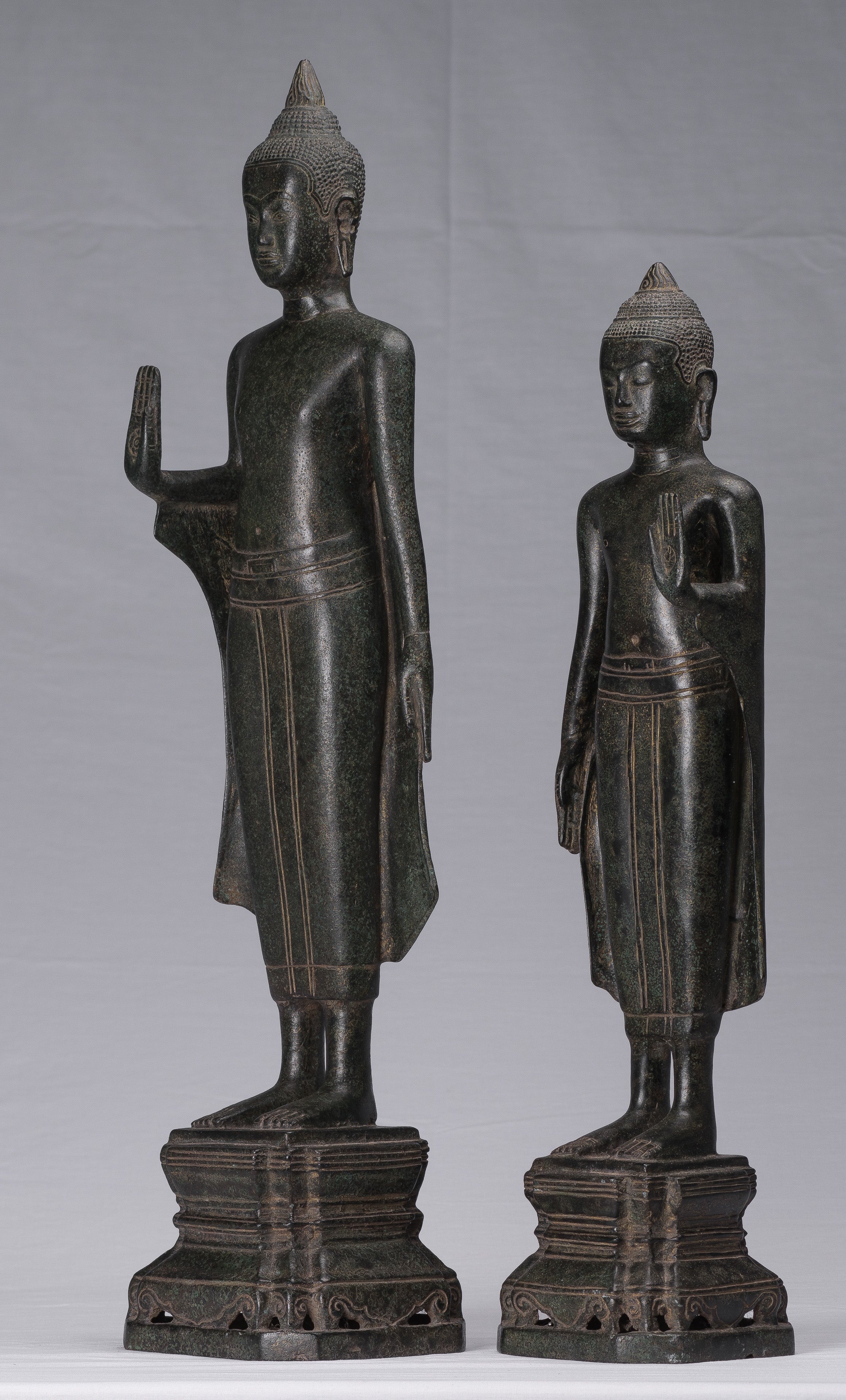 Statues de Bouddha - Bronze de style khmer antique debout Abhaya Protection Statues Bouddha (paire) - 62 cm / 25 "