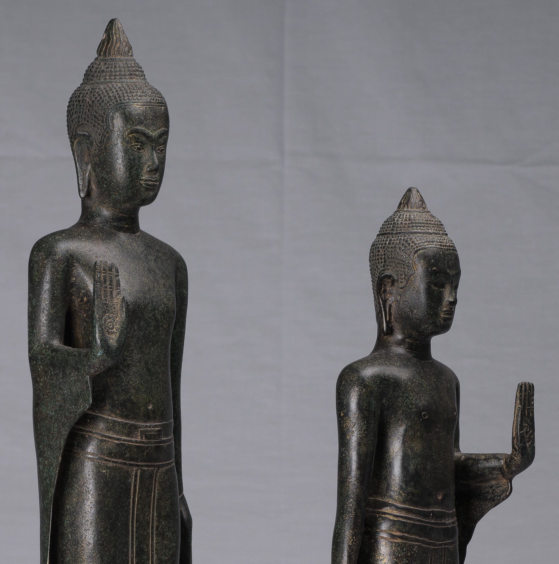 Statue di Buddha - Antique Khmer in stile Khmer Bronzo in piedi Abhaya Protection Statues (coppia) - 62 cm/25 "