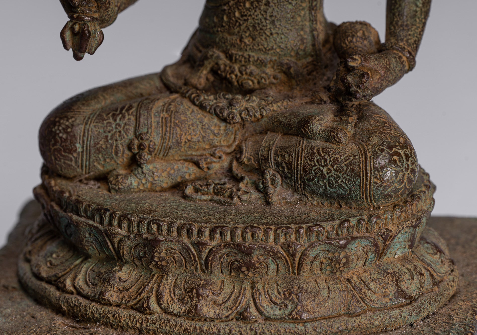 Estatua de Tara - Estatua de bronce sentado de bronce sentado de majapahit antiguo de Java - 25 cm/10 "