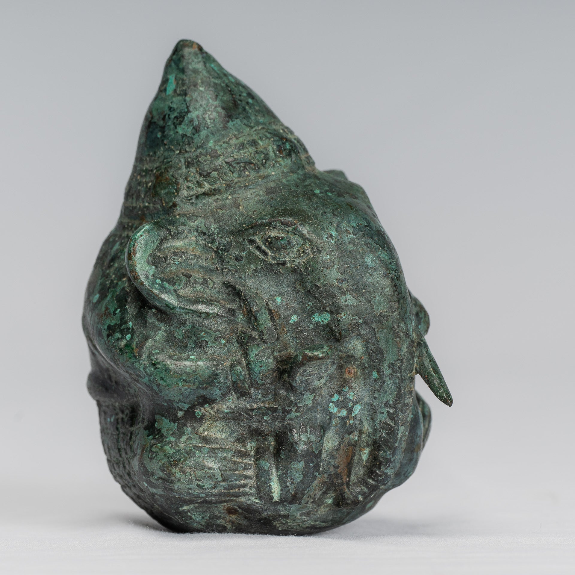 Bronzo in stile Khmer antico seduto statua di elefante rotondo - 10 cm/4 "di altezza