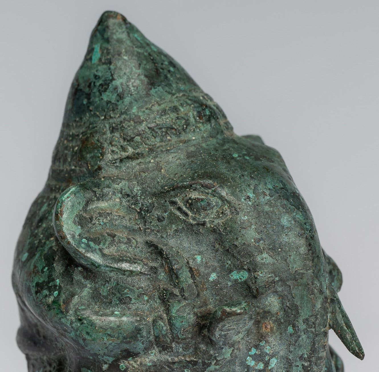 Bronzo in stile Khmer antico seduto statua di elefante rotondo - 10 cm/4 "di altezza