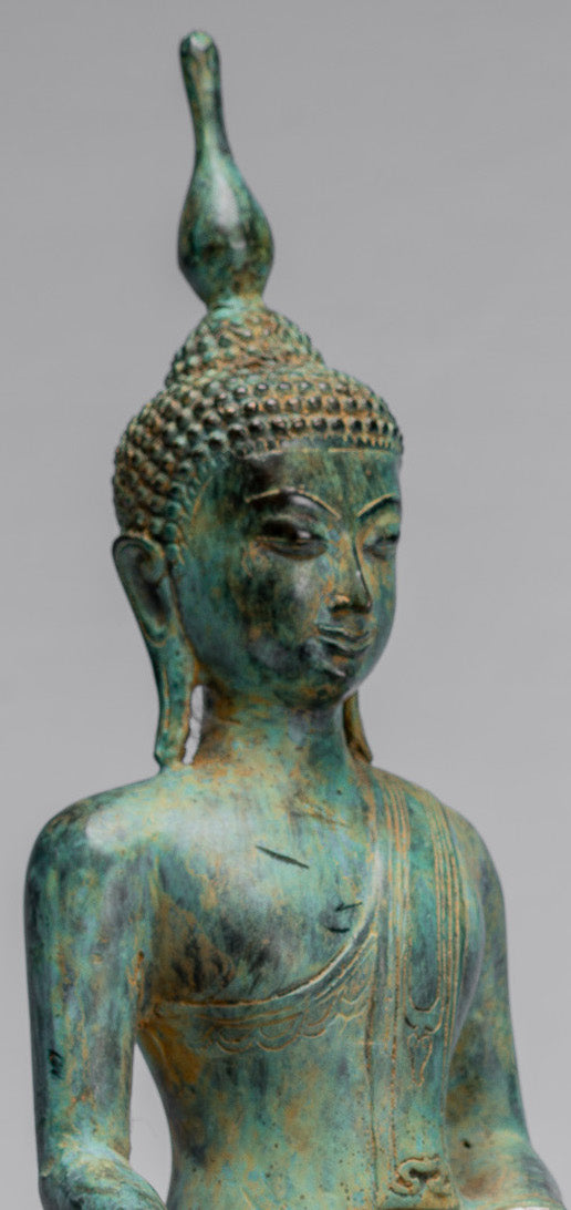 Statue de Bouddha – Bouddha des Lumières javanais assis en bronze antique de style indonésien avec disciples – 32 cm
