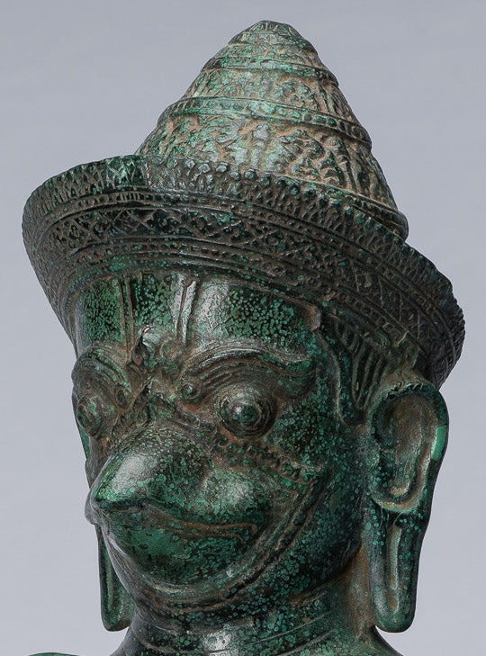 Antike sitzende Khmer-Vishnu-Garuda-Statue aus Bronze im Banteay-Srei-Stil – 45 cm.