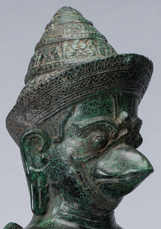 Antike sitzende Khmer-Vishnu-Garuda-Statue aus Bronze im Banteay-Srei-Stil – 45 cm.