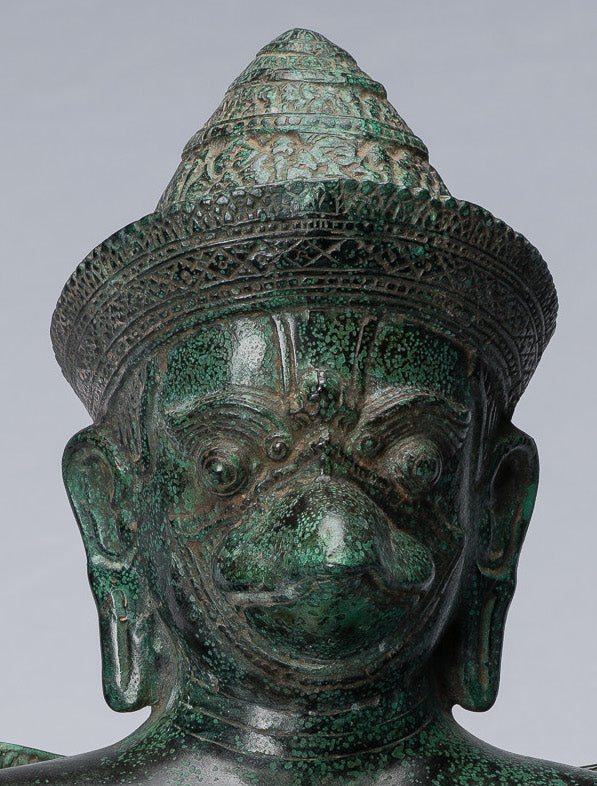 Antike sitzende Khmer-Vishnu-Garuda-Statue aus Bronze im Banteay-Srei-Stil – 45 cm.