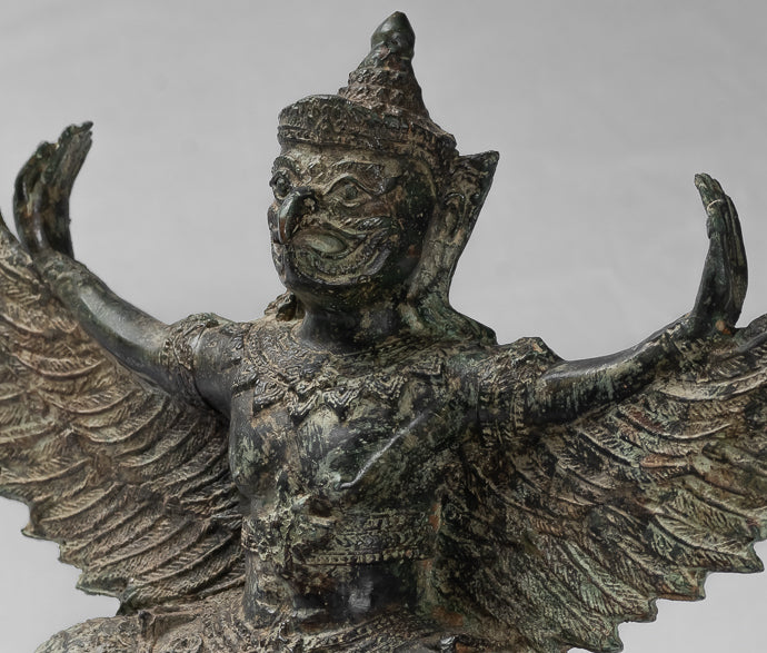 Stehende Vishnu Garuda-Statue aus Bronze im antiken Thai-Stil – 33 cm.