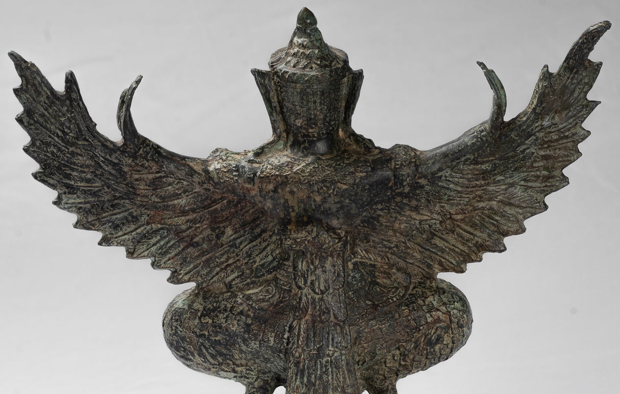 Stehende Vishnu Garuda-Statue aus Bronze im antiken Thai-Stil – 33 cm.