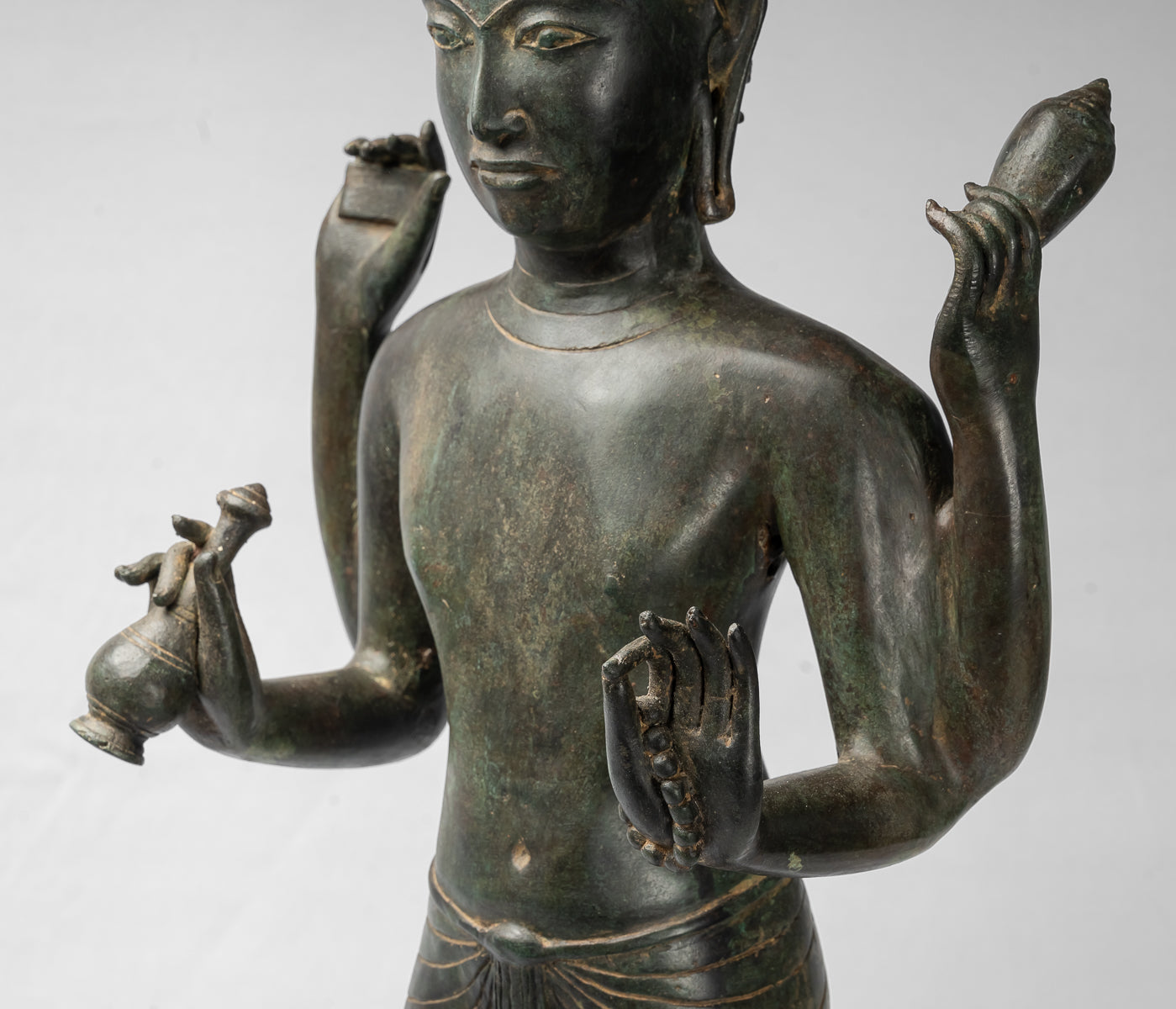 Vishnu-Statue – Stehende Bronze-Vishnu-Statue im antiken Thai-Stil – 94 cm.