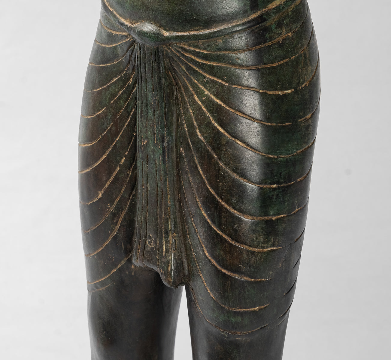 Vishnu-Statue – Stehende Bronze-Vishnu-Statue im antiken Thai-Stil – 94 cm.