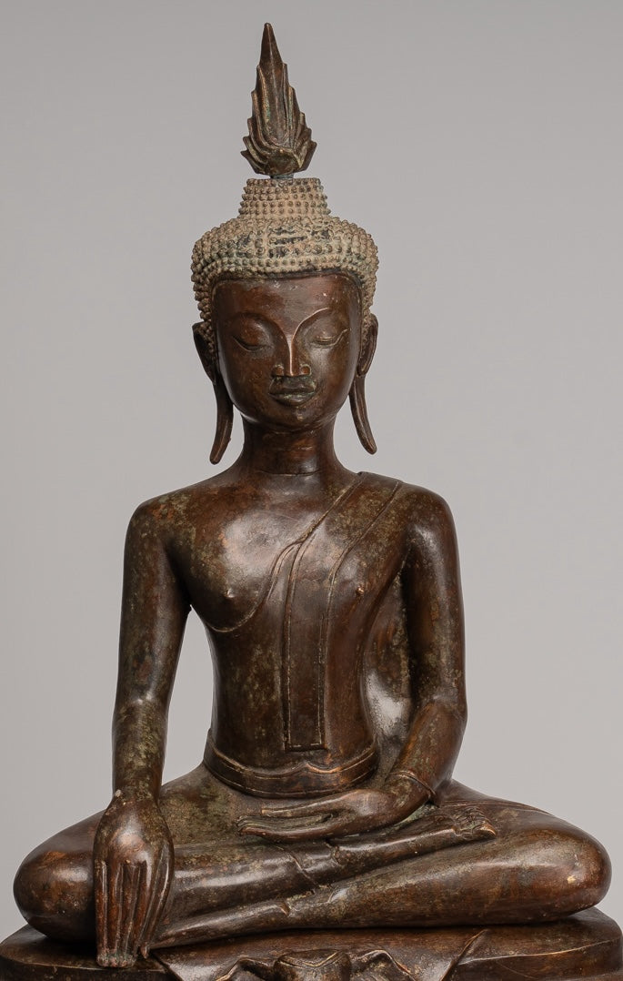 Statue de Bouddha - CHIang de style thaï antique