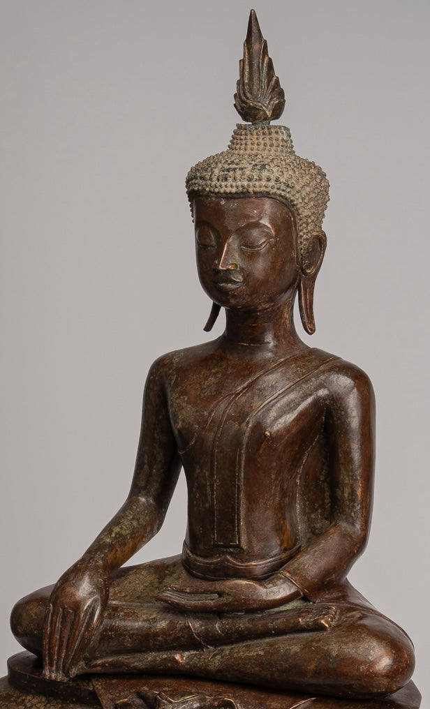 Statue de Bouddha - CHIang de style thaï antique