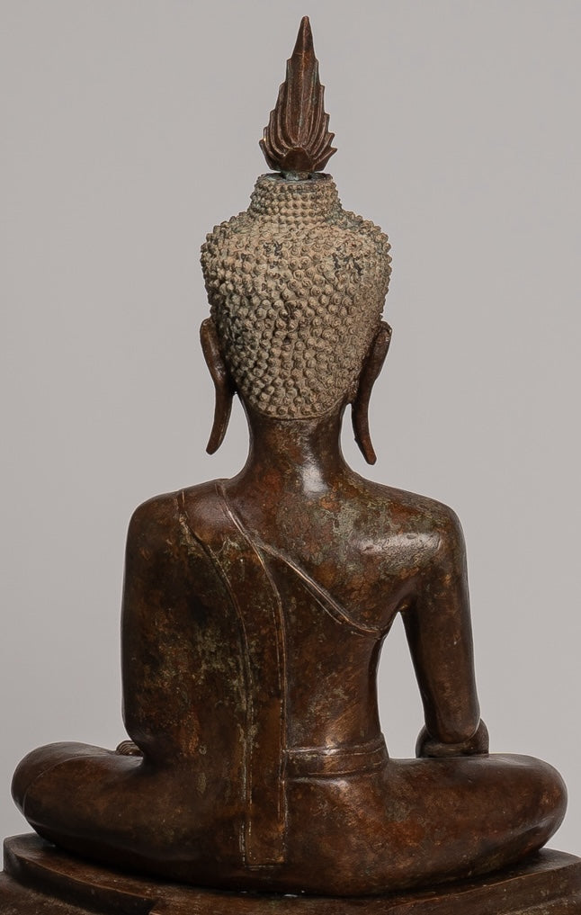 Statue de Bouddha - CHIang de style thaï antique