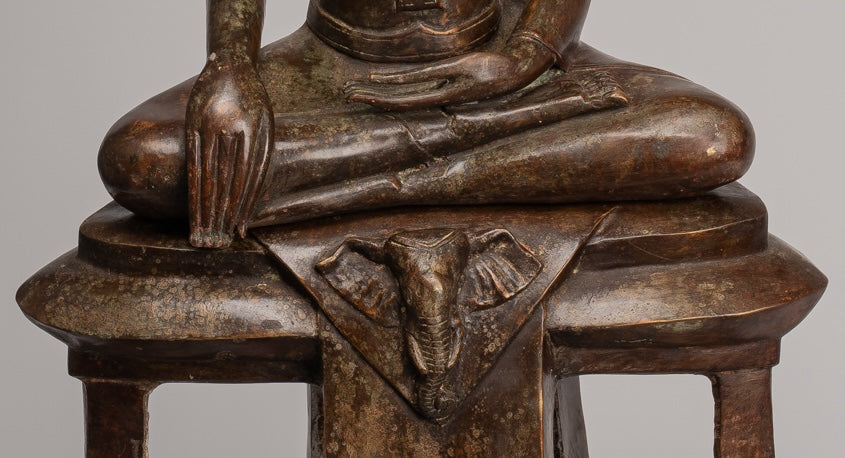 Statue de Bouddha - CHIang de style thaï antique