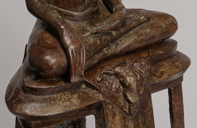 Statue de Bouddha - CHIang de style thaï antique