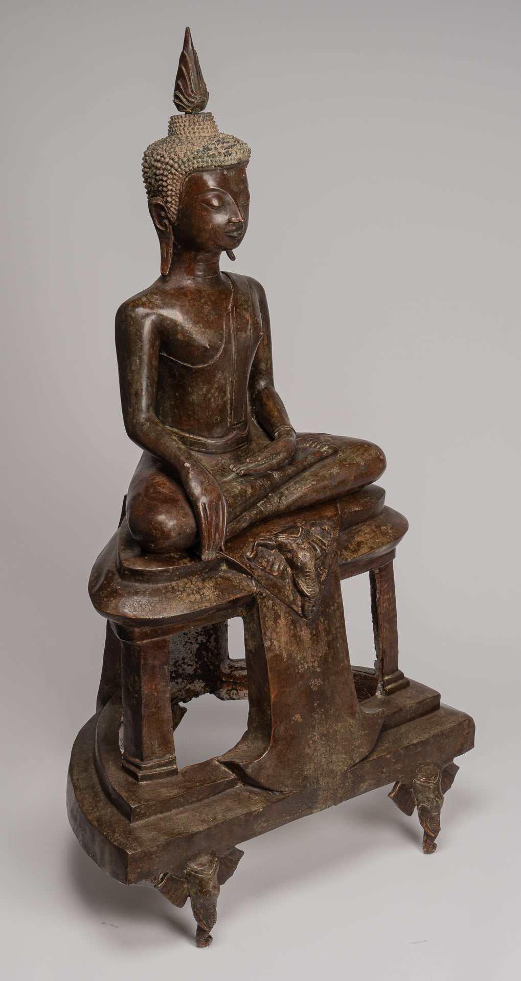 Statue de Bouddha - CHIang de style thaï antique