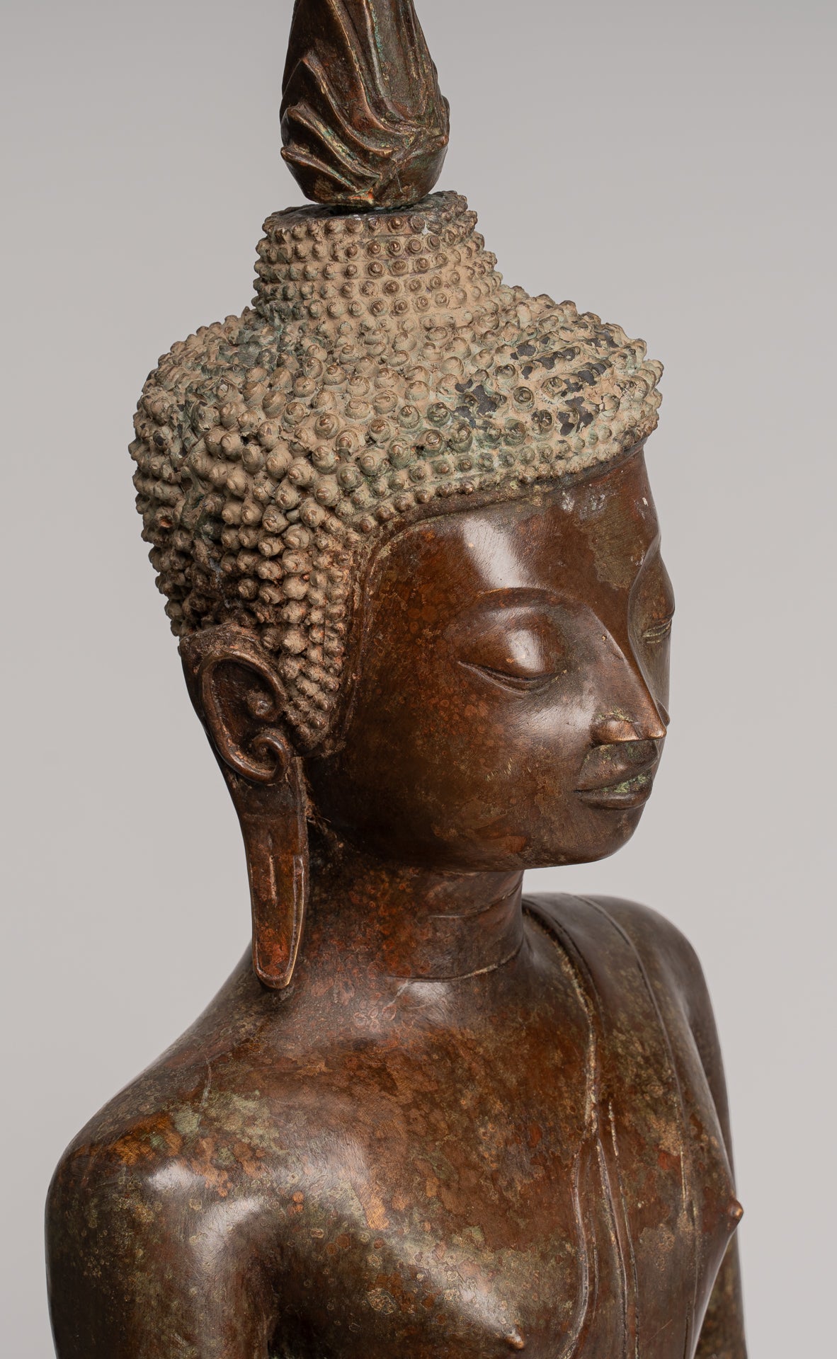 Statue de Bouddha - CHIang de style thaï antique