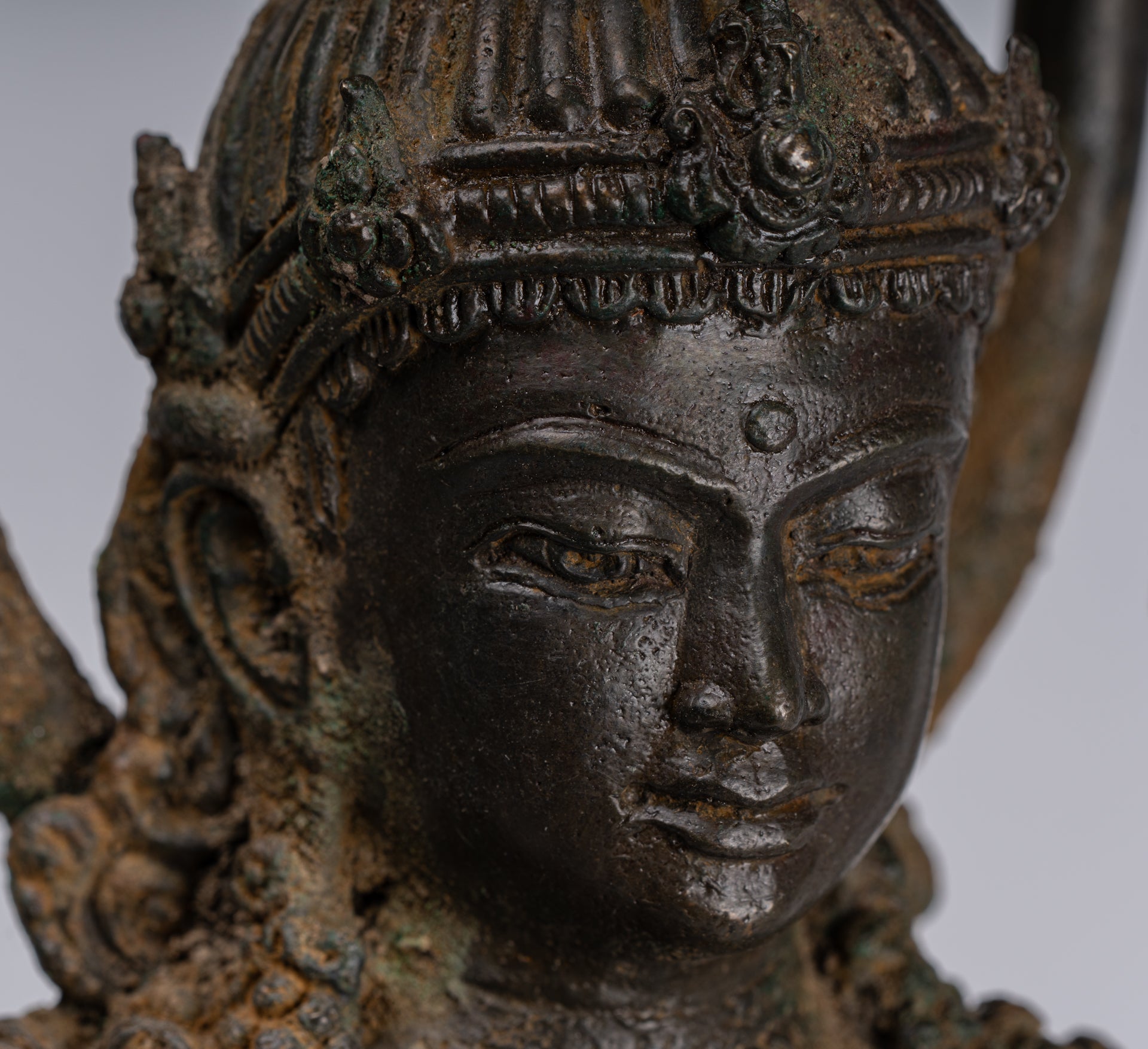 Statue de Bodhisattva – Statue de Bodhisattva Avalokitesvara javanaise antique de style indonésien – 51 cm/20"