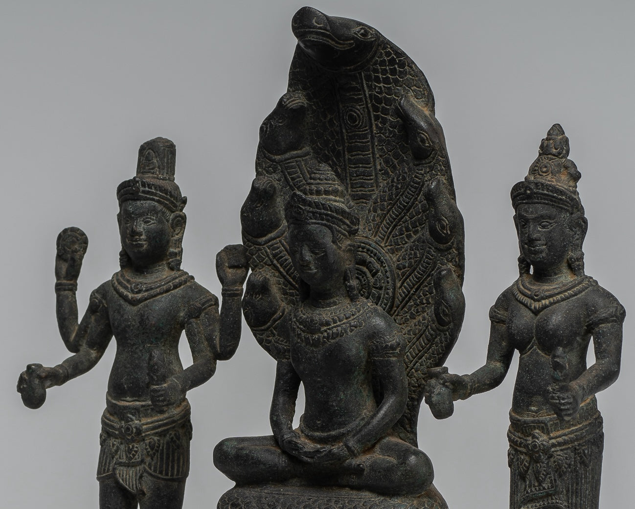 Statue di Buddha - Antique Buddha in stile bayon khmer. Vishnu e Lakshmi- 36 cm/14 "