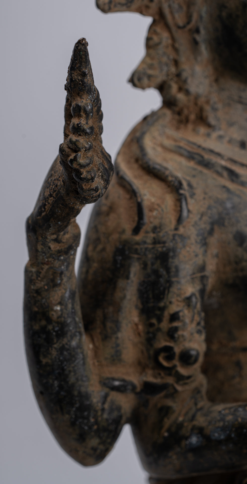 Estatua de Tara - Estatua de Bronce Devi Tara de bronce sentado de Majapahit antiguo de Java - 26 cm/10 "