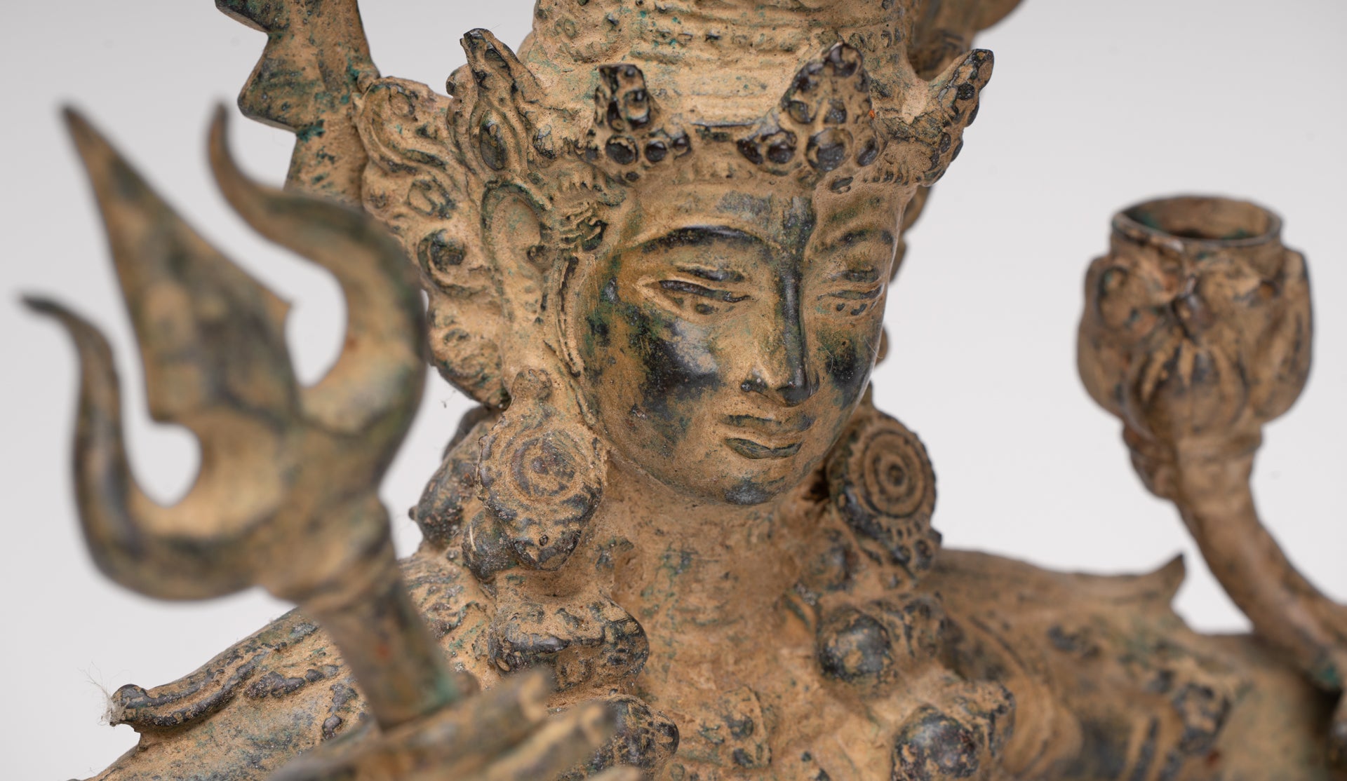 Kali-Statue – Majapahit im antiken Java-Stil, stehende Bronze-Kali- oder Mahakali-Statue – 44 cm/18 Zoll