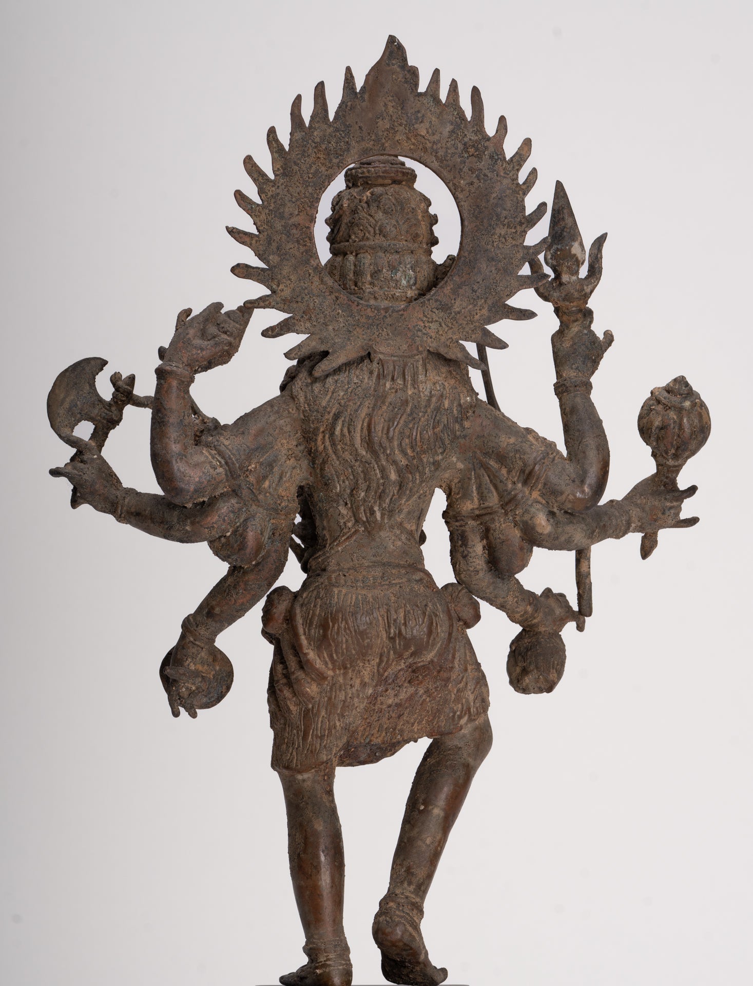 Kali-Statue – Majapahit im antiken Java-Stil, stehende Bronze-Kali- oder Mahakali-Statue – 43 cm/17 Zoll