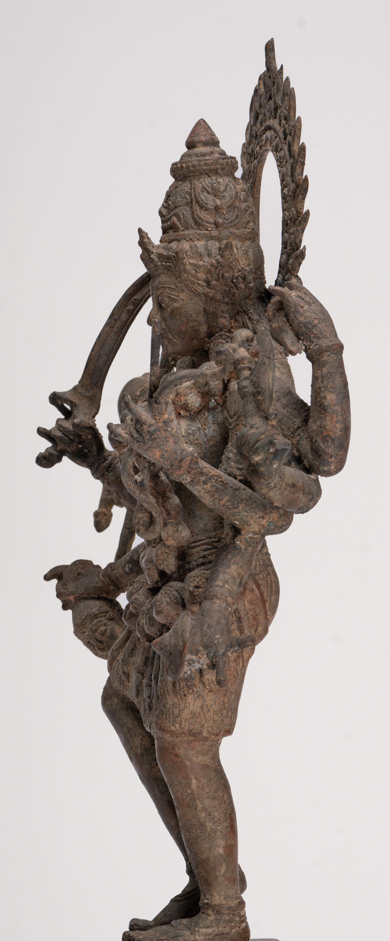 Kali-Statue – Majapahit im antiken Java-Stil, stehende Bronze-Kali- oder Mahakali-Statue – 43 cm/17 Zoll