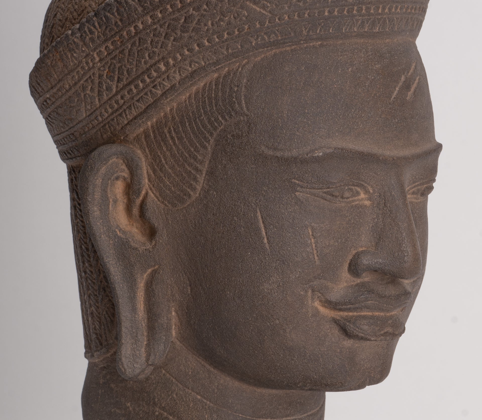 Testa Khmer Vishnu montata su pietra in stile Angkor Wat antico - 29 cm / 12"