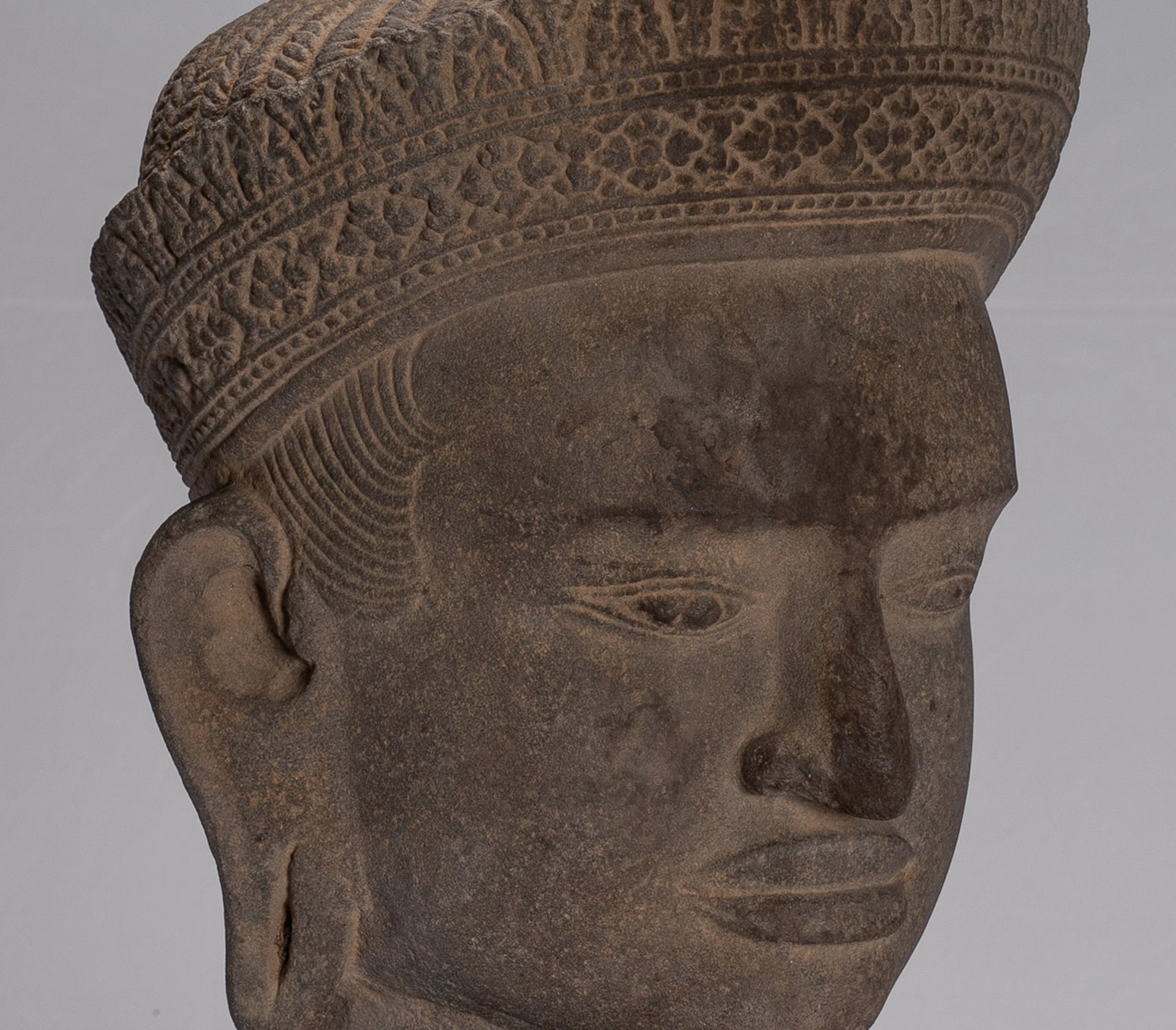 Vishnu Statue - Antique Koh Ker Style Stone Mounted Khmer Vishnu Head - 47cm / 19"