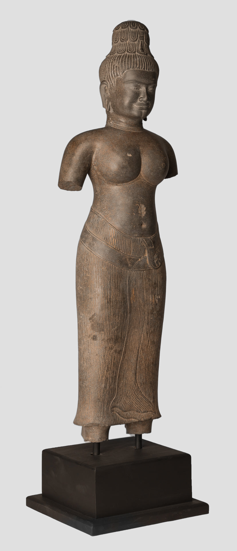 Statua della divinità - Antique Khmer Style Bantey Srei Stone Prajnaparamita Statua / Dea - 107cm / 43 "