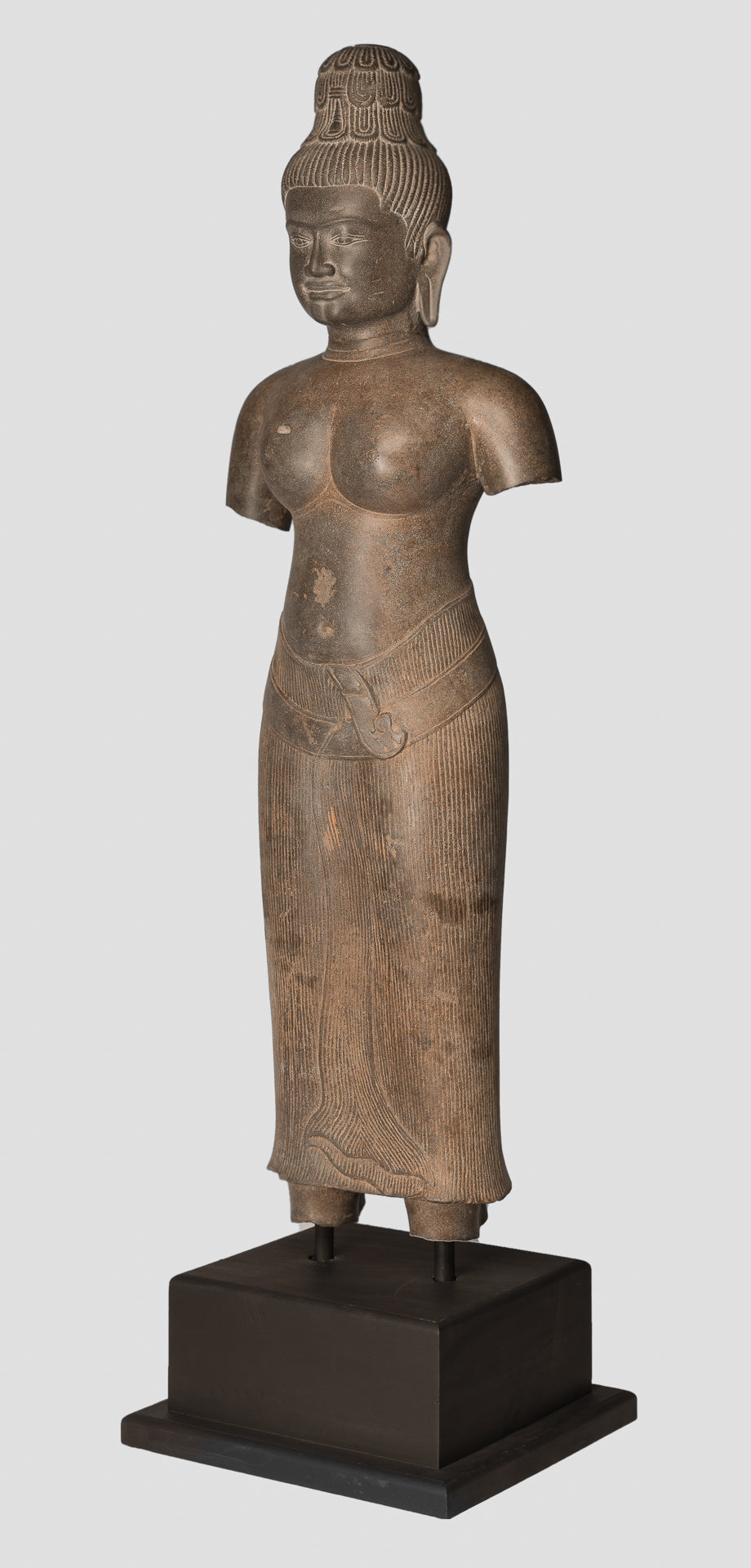 Statua della divinità - Antique Khmer Style Bantey Srei Stone Prajnaparamita Statua / Dea - 107cm / 43 "