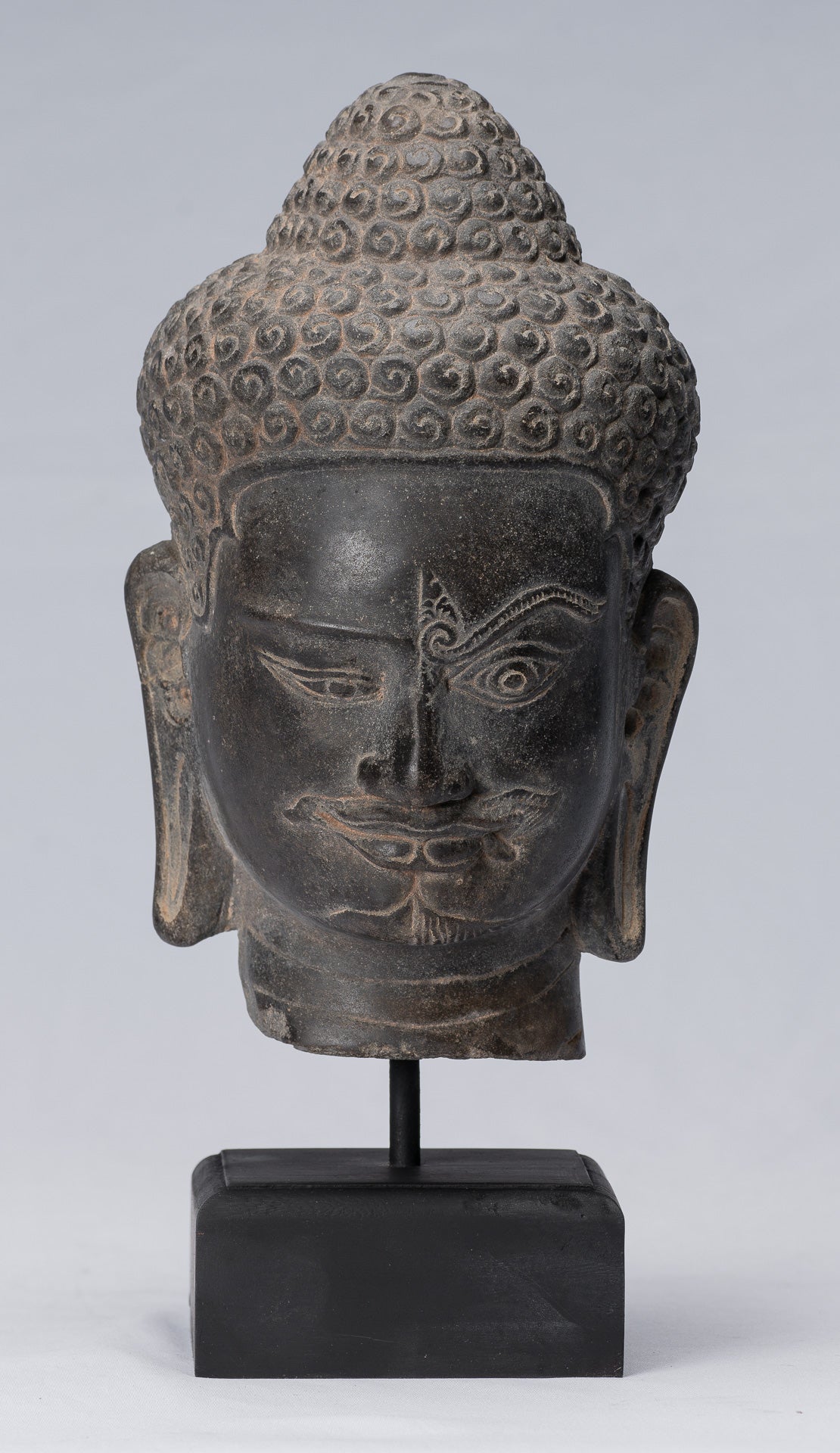 Statue de Shiva - Tête de Shiva en pierre noire de style khmer antique Yaksha et Yakshaswaroop - 31 cm/12"