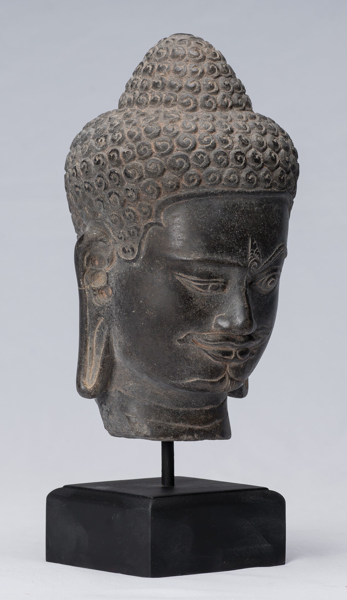 Statue de Shiva - Tête de Shiva en pierre noire de style khmer antique Yaksha et Yakshaswaroop - 31 cm/12"