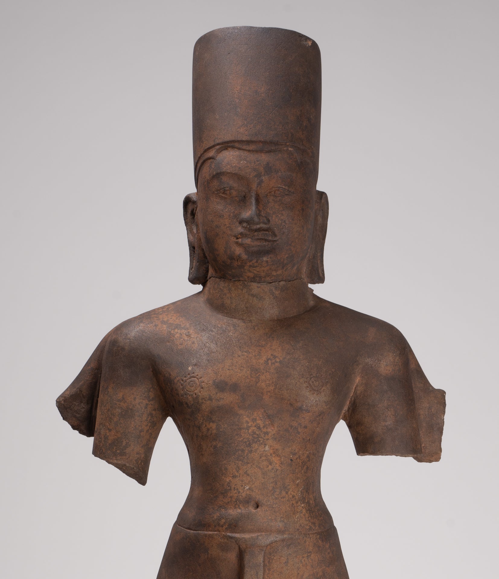 Vishnu Sculpture - Antique Phnom Da Style Mounted Sandstone Vishnu Statue - 73cm/29"