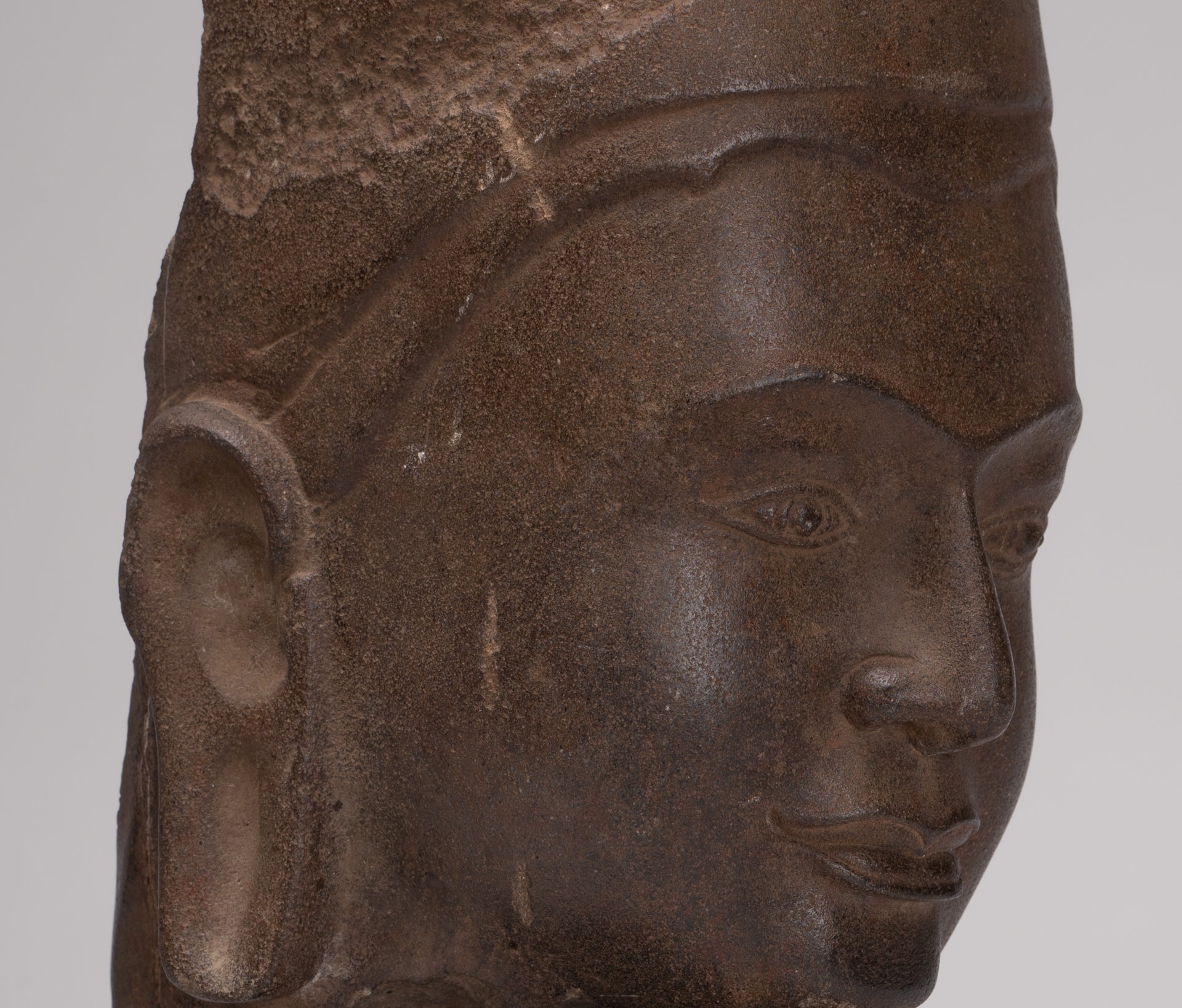 Vishnu Statue - Antique Phnom Da Style Stone Mounted Vishnu Head - 33cm/13"