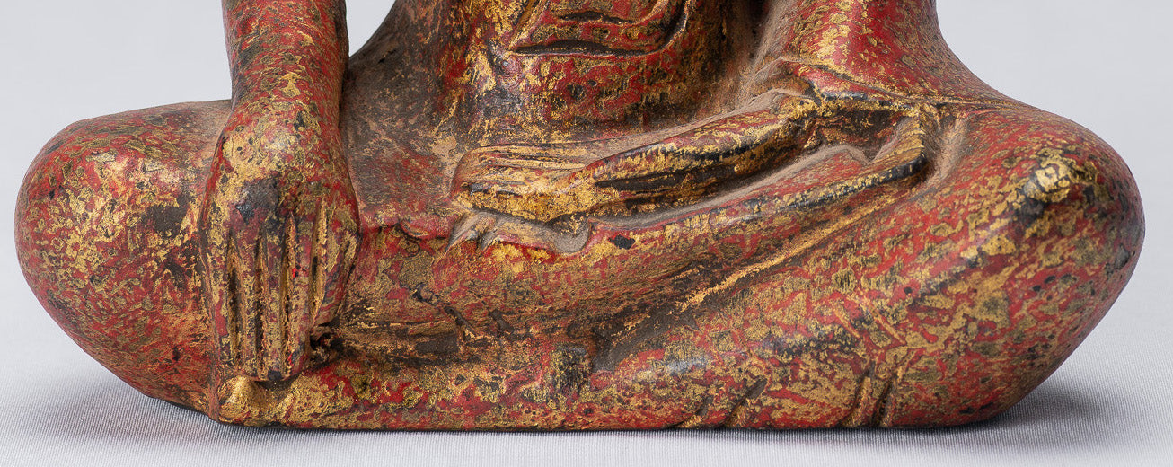 Statue de Bouddha - Statue de Bouddha des Lumières en bois assis de style khmer antique d'Asie du Sud-Est - 21 cm/8"