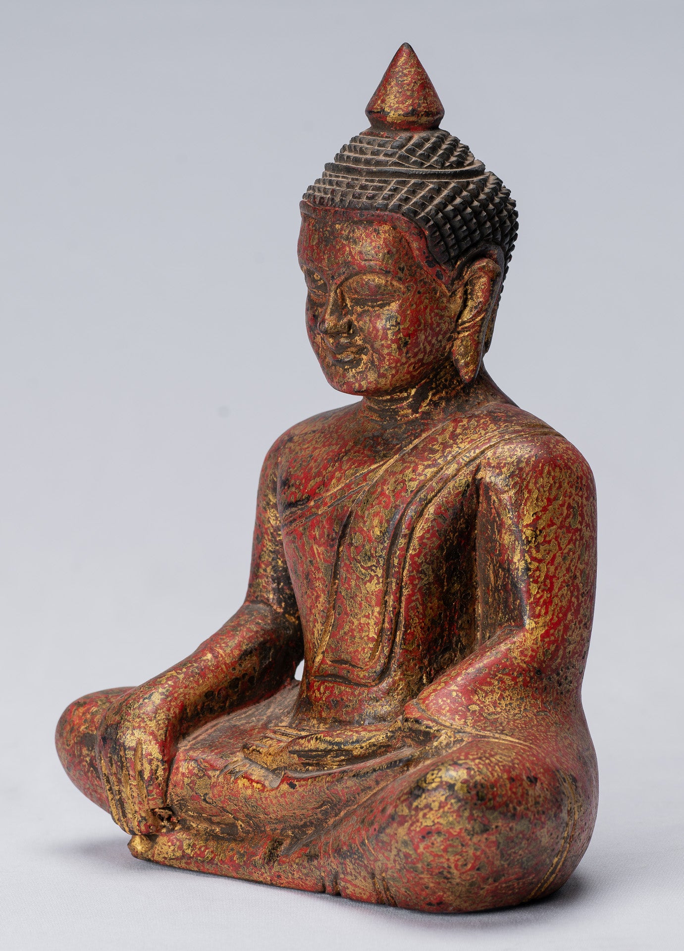 Statue de Bouddha - Statue de Bouddha des Lumières en bois assis de style khmer antique d'Asie du Sud-Est - 21 cm/8"