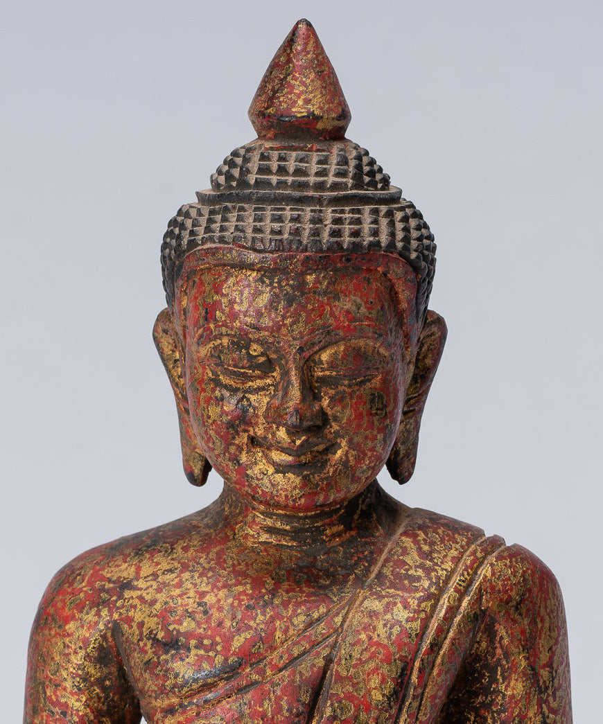 Statue de Bouddha - Statue de Bouddha des Lumières en bois assis de style khmer antique d'Asie du Sud-Est - 21 cm/8"