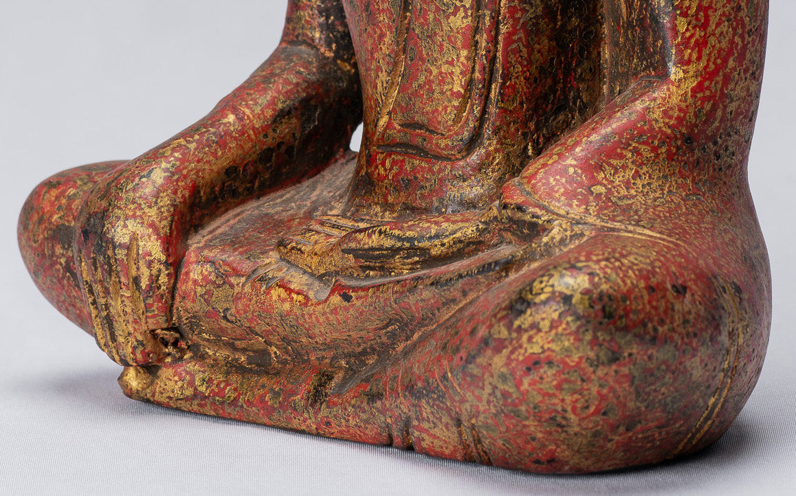 Statue de Bouddha - Statue de Bouddha des Lumières en bois assis de style khmer antique d'Asie du Sud-Est - 21 cm/8"