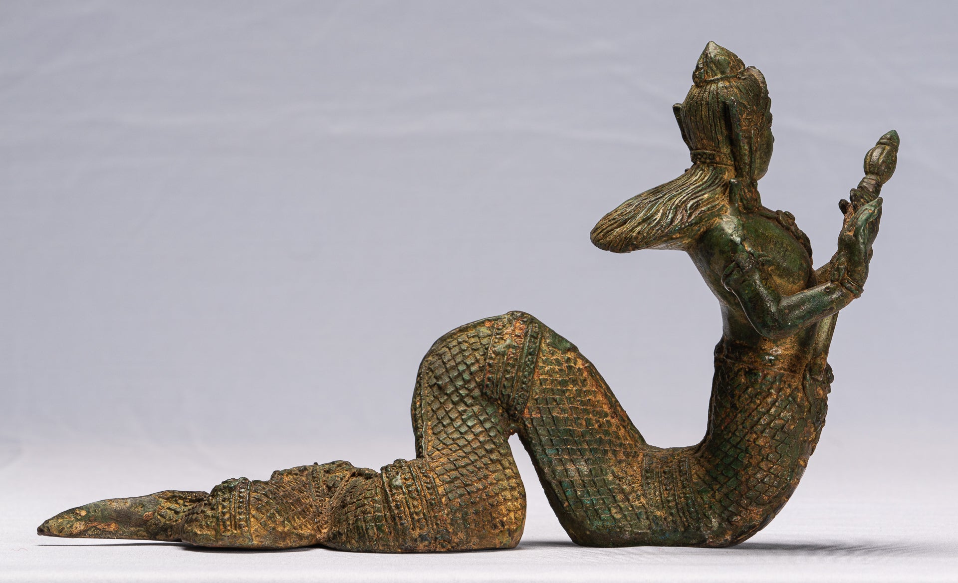 Statue de divinité féminine en bronze de style thaïlandais antique avec queue de Naga - 18 cm/7"