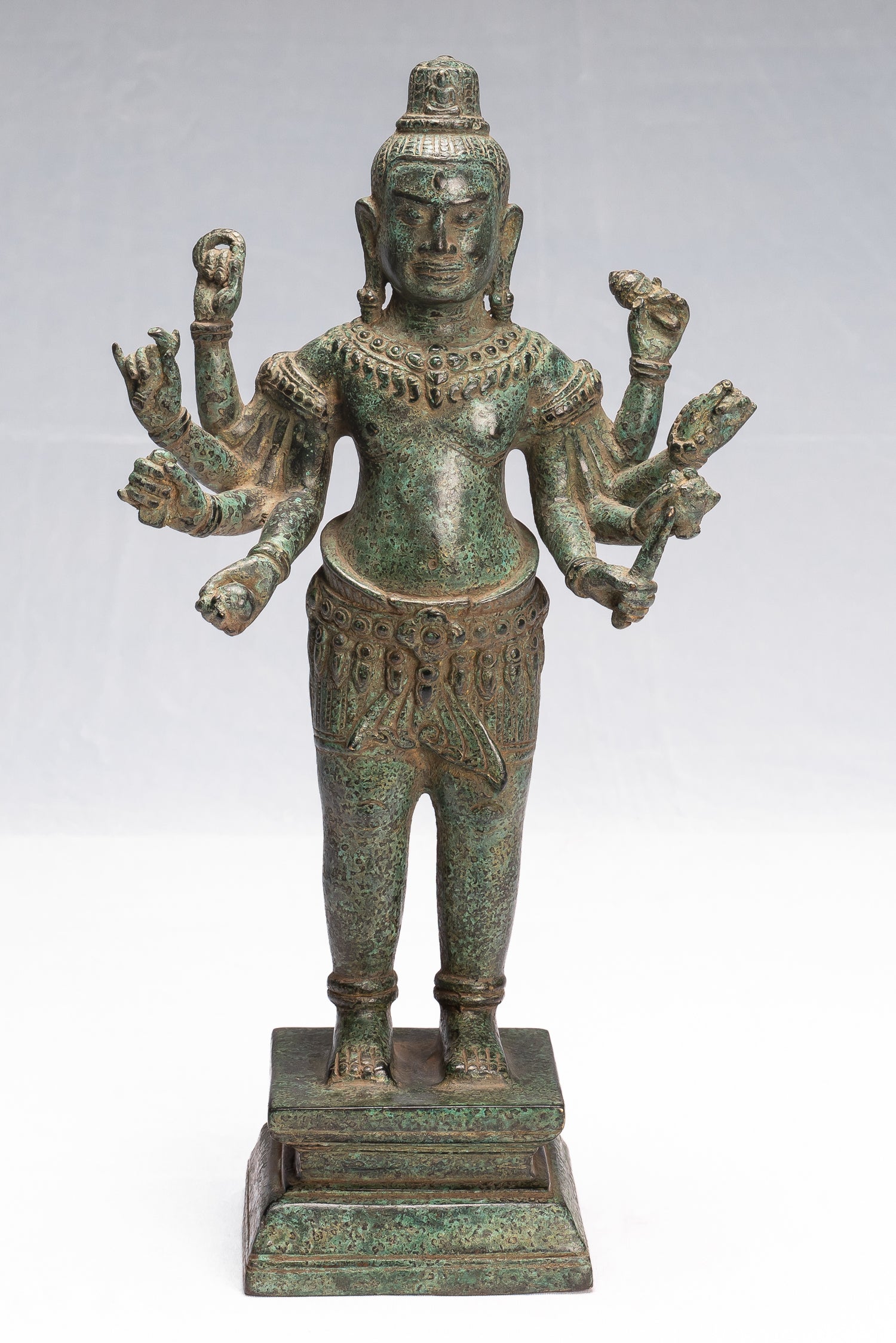 Antike Lokeshvara-Statue aus Bronze im Khmer-Stil im Angkor Wat-Stil – 37 cm.
