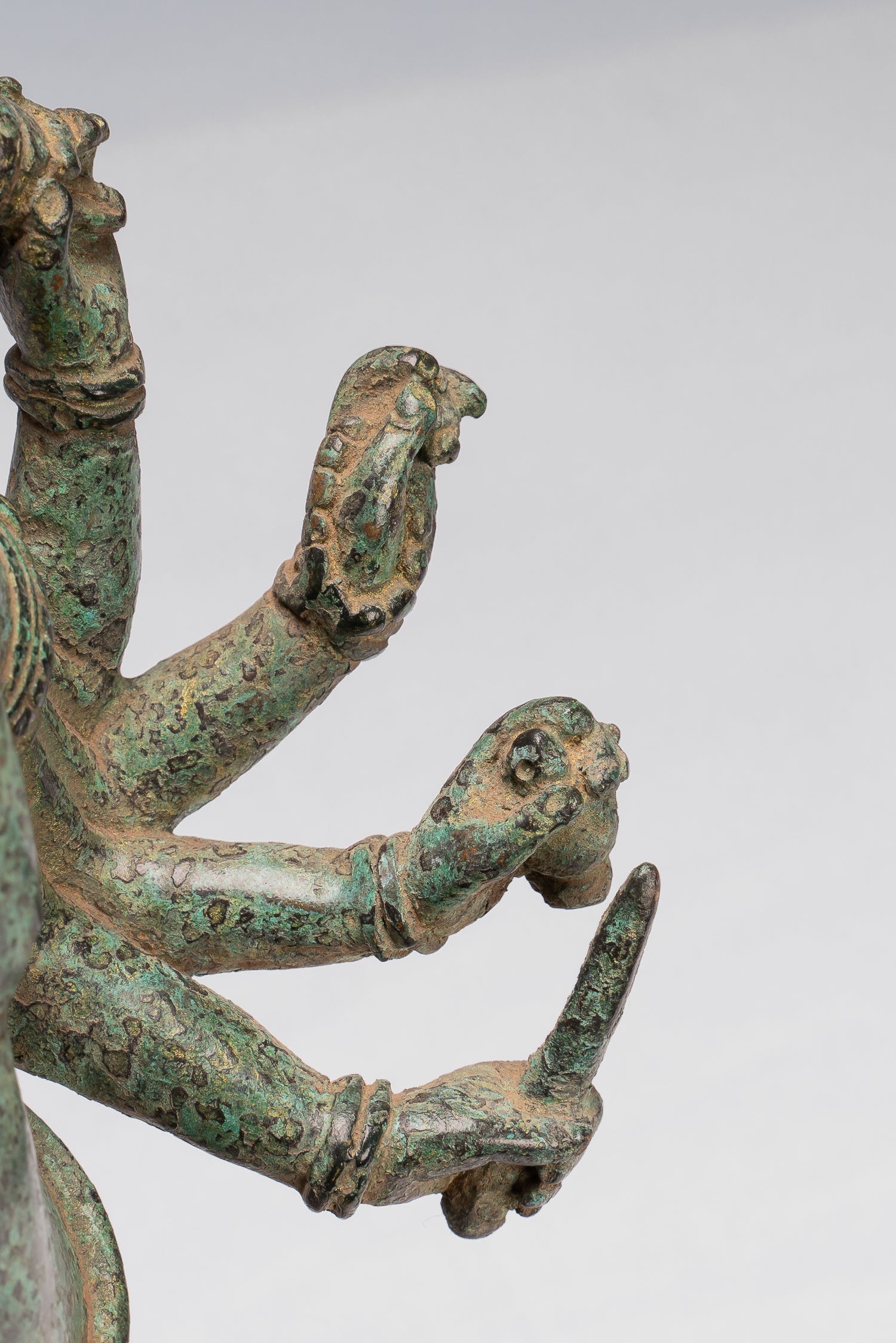 Antike Lokeshvara-Statue aus Bronze im Khmer-Stil im Angkor Wat-Stil – 37 cm.