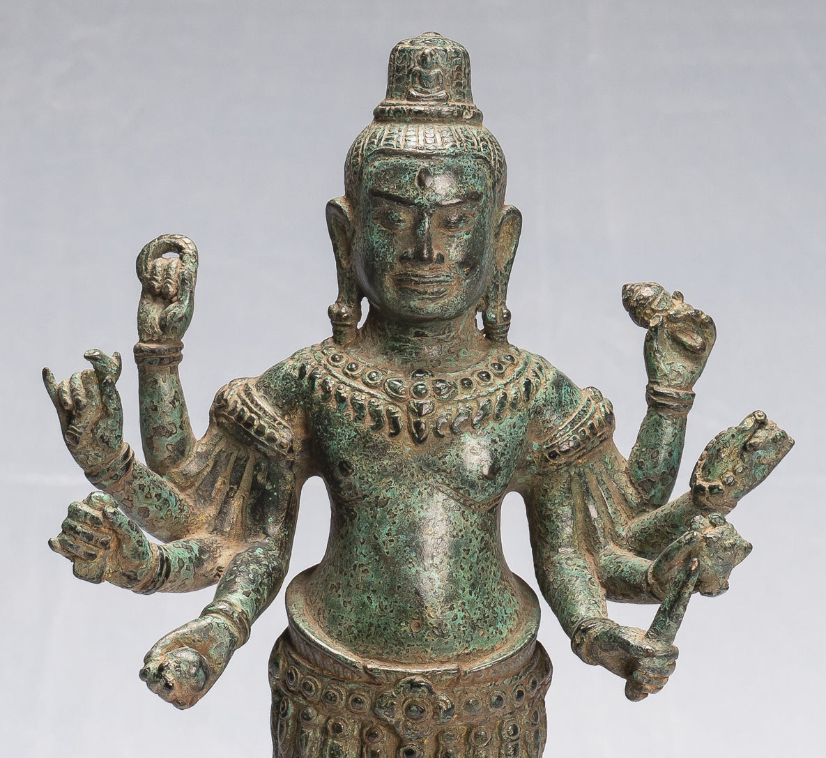 Antike Lokeshvara-Statue aus Bronze im Khmer-Stil im Angkor Wat-Stil – 37 cm.
