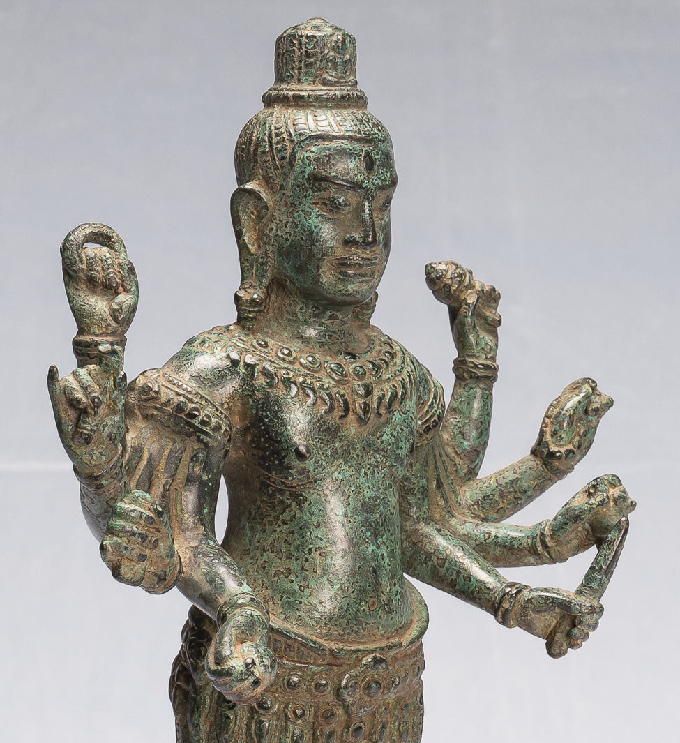Antike Lokeshvara-Statue aus Bronze im Khmer-Stil im Angkor Wat-Stil – 37 cm.