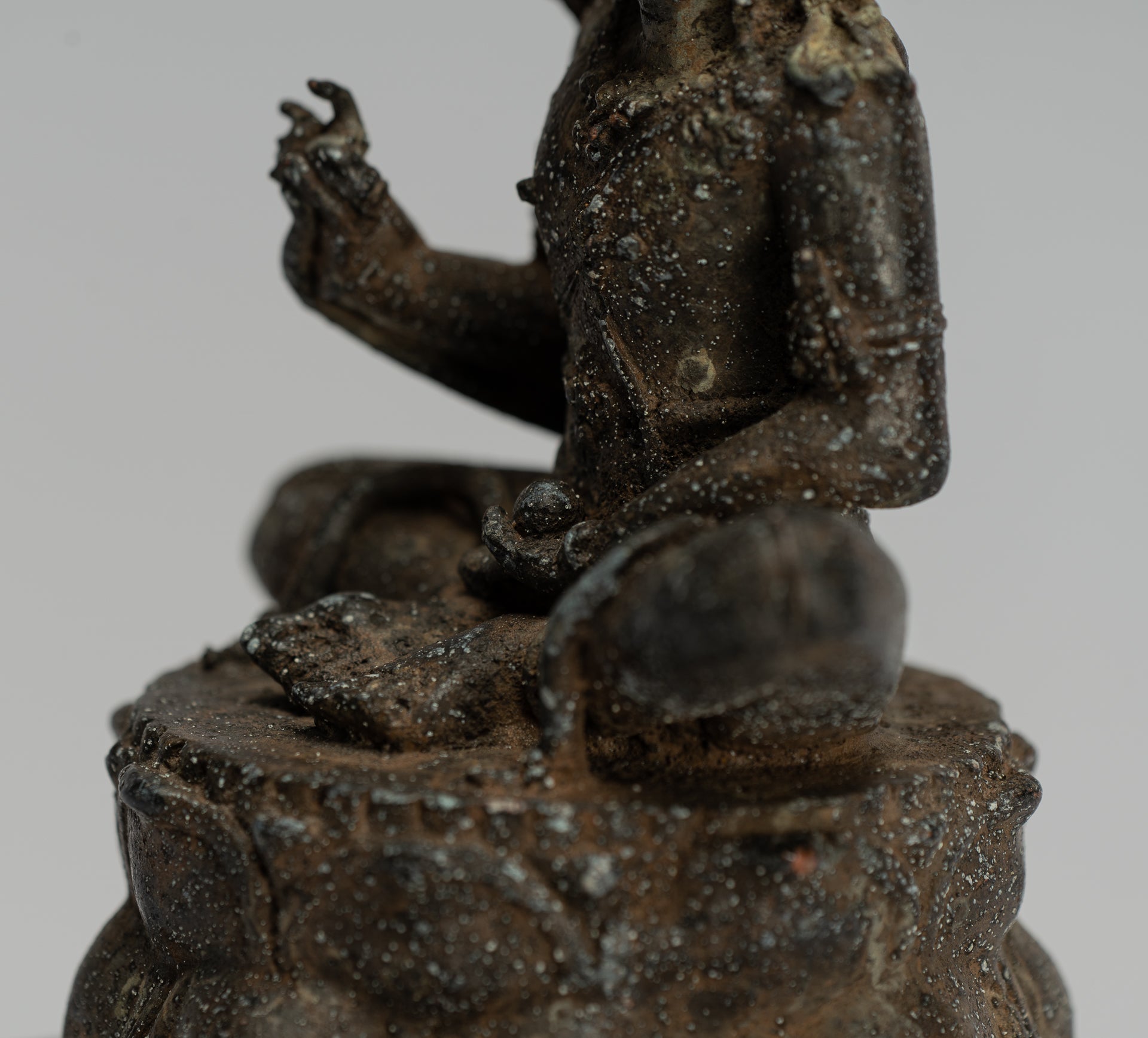 Estatua de Tara - Estatua de Bronce Devi Tara de bronce sentado de Majapahit antiguo de Java - 19cm/8 "