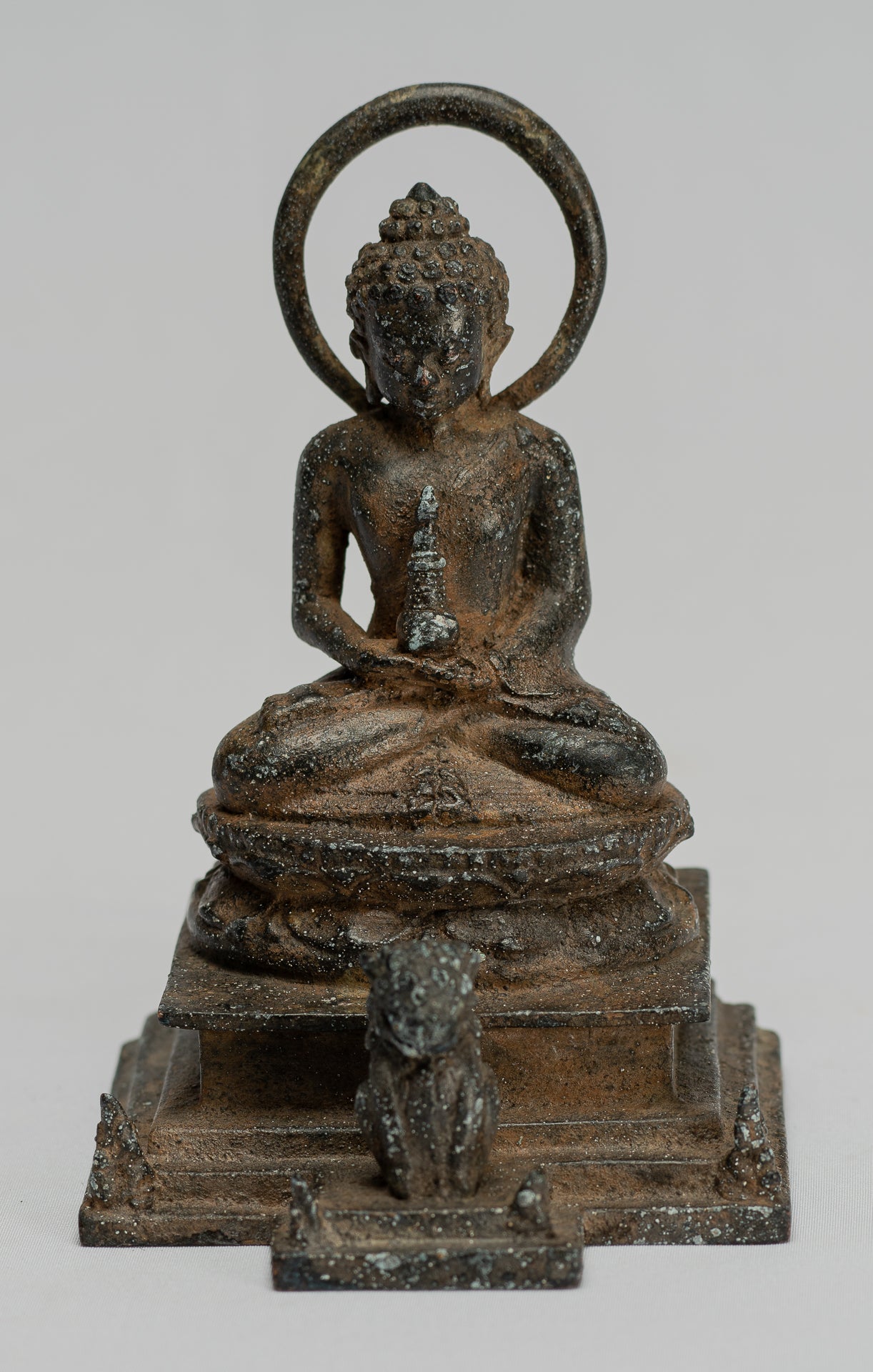 Statue de Bouddha - Statue de Bouddha Amitabha javanais assis en bronze de style indonésien antique - 15 cm/6"