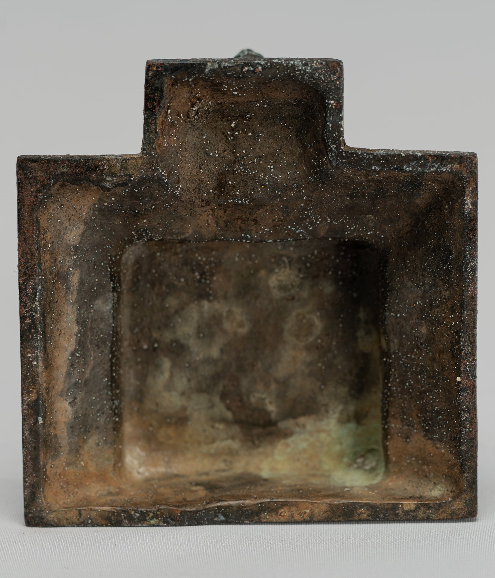 Statue de Bouddha - Statue de Bouddha Amitabha javanais assis en bronze de style indonésien antique - 15 cm/6"